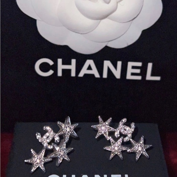 Beautiful authentic CHANEL earrings โค๏ธ - Picture 3 of 3